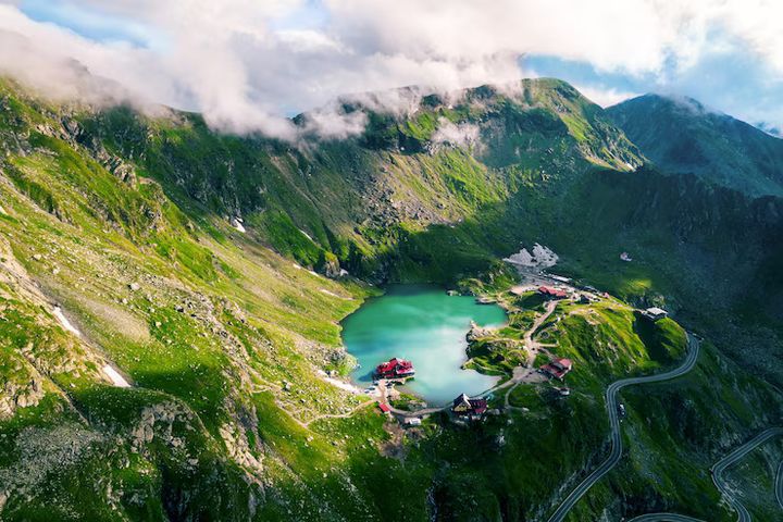 Top Hill Stations Near Bengaluru: A Quick Travel Guide to Scenic Getaways