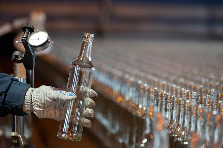 Guide to Bottle Filling Machines: How They Work and Industrial Uses